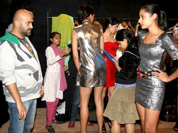 designer swapnil shinde lakme fashion week fittings 4