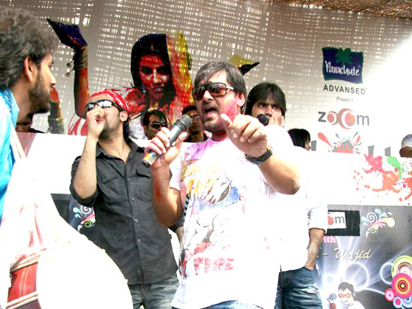 dia and arshad promote hum tum aur ghost at zooms holi party 10