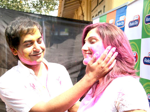 dia and arshad promote hum tum aur ghost at zooms holi party 15