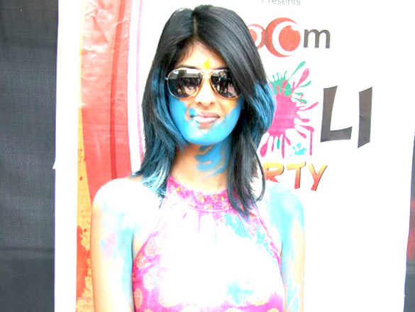 dia and arshad promote hum tum aur ghost at zooms holi party 32