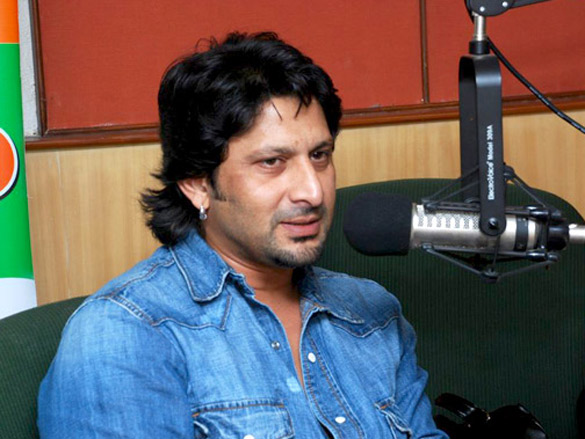 dia and arshad promote hum tum aur ghost on radio city 91 1 fm 4