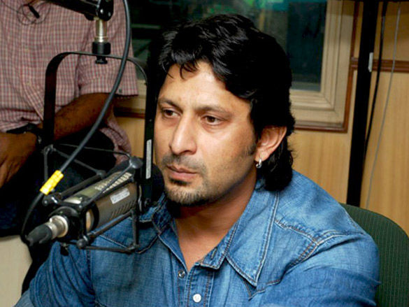 dia and arshad promote hum tum aur ghost on radio city 91 1 fm 5