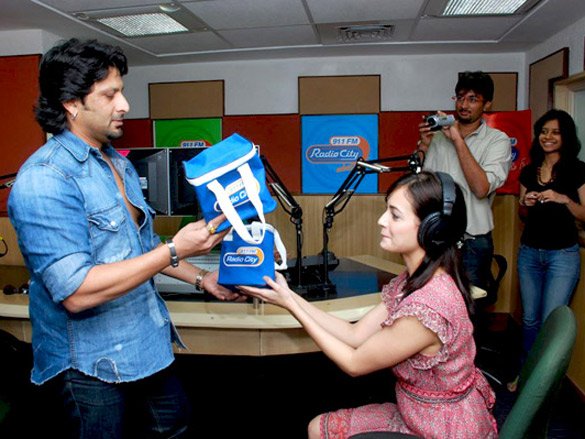 dia and arshad promote hum tum aur ghost on radio city 91 1 fm 6