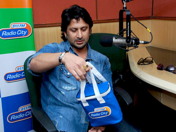 dia and arshad promote hum tum aur ghost on radio city 91 1 fm 7