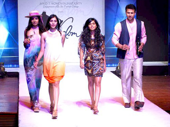 jackky bhagnani milind soman with top models on the ramp for sndt show 8