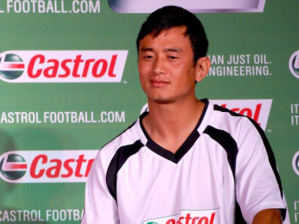 john and bhaichung bhutia at castrol football event 9