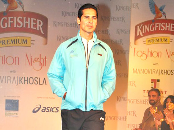 john dino and rahul bose walk at kingfisher fashion night 8