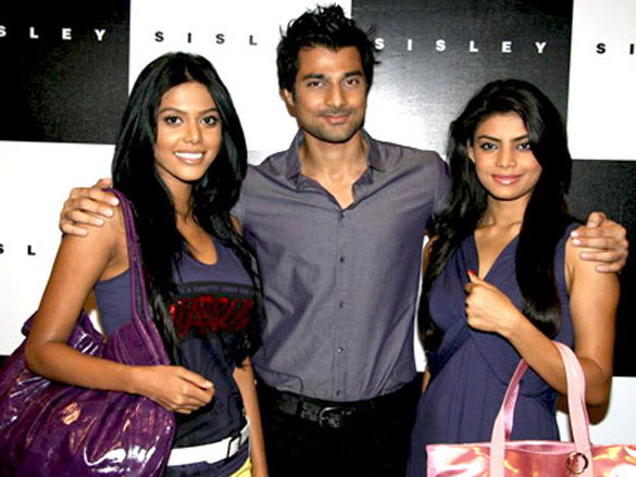 models unveil sisleys spring summer collection 6