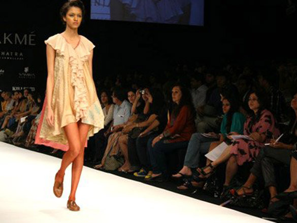 models walk the ramp for kiran and meghna at lakme fashion week 2010 5