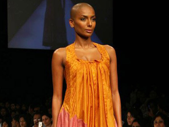 models walk the ramp for kiran and meghna at lakme fashion week 2010 6