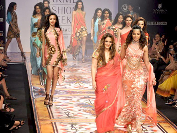 mugdha walks the ramp for pria kataria puri at lakme fashion week 2010 2