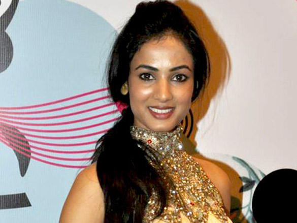 mugdha walks the ramp for pria kataria puri at lakme fashion week 2010 8