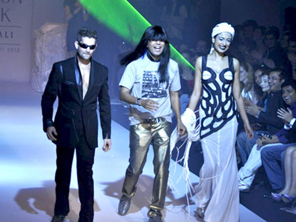 neil nitin mukesh walks for narendra kumar at lakme fashion week 2010 2