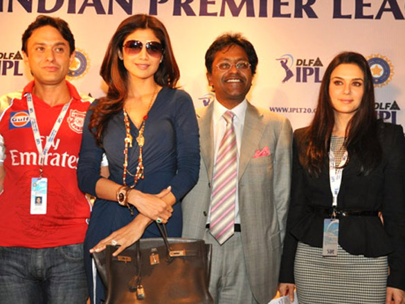 preity and shilpa shetty at ipl players auction 8