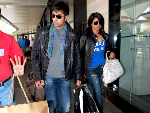 ranbir and priyanka spotted at mumbai airport 2