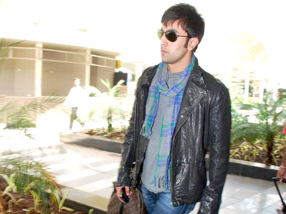 ranbir and priyanka spotted at mumbai airport 7