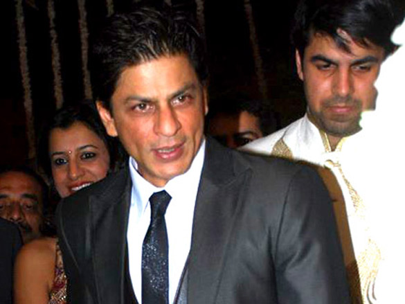 shahrukh bipasha and malaika at dhoots sons wedding 9