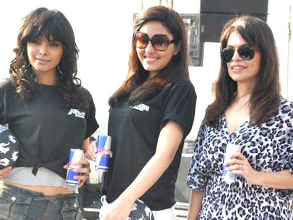 sherlyn chopra and pooja chopra grace redbull freestyle football finale 4