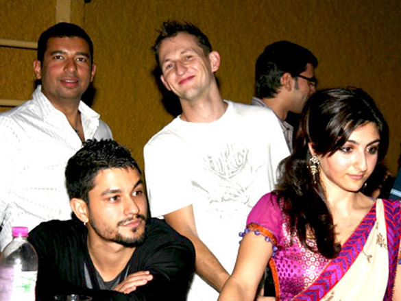 soha and kunal khemu grace airport performance at bonobo 2