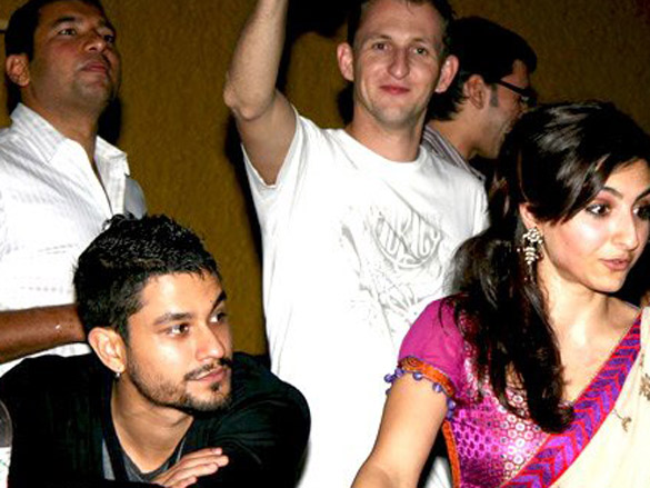 soha and kunal khemu grace airport performance at bonobo 3