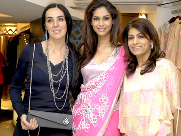 sophie and rageshwari grace deepika gehani store launch 10