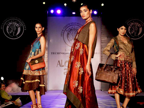 top models at alchemy show of l s raheja technical institute 5