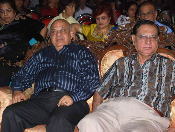uvika and vatsal at hum log awards 5