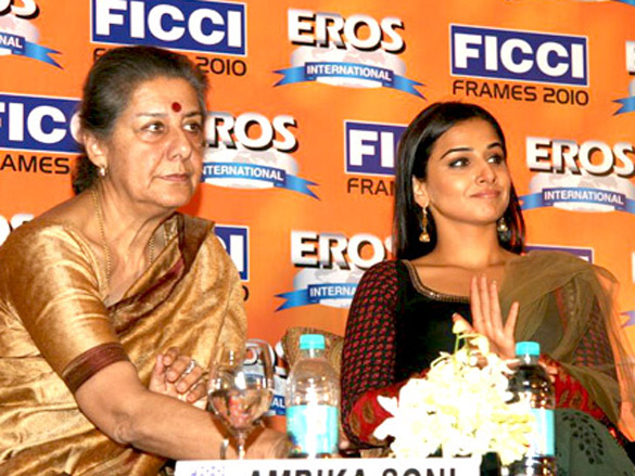 vidya balan and yash chopra at ficci frames 2010 ending session 3
