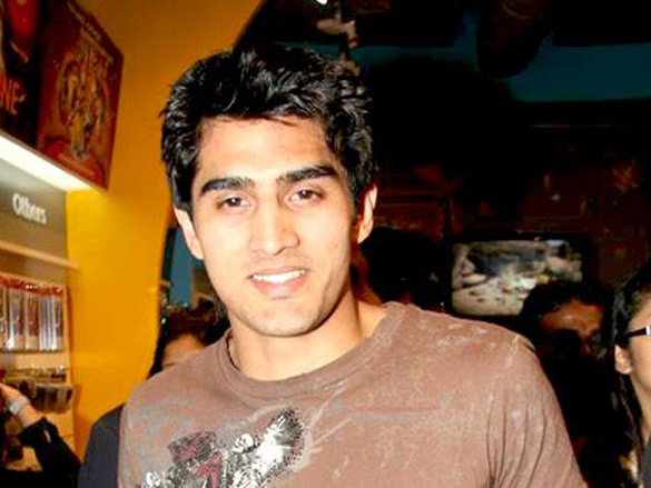 vijender singh at milestones game 4 you new game store launch 5