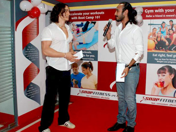 tiger shroff ruslaan and kailash kher launch snap fitness 247 gym 5