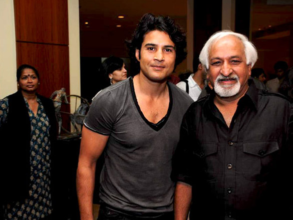 kunal kapoor and sanjay gupta at gallerie angel arts exhibition 3