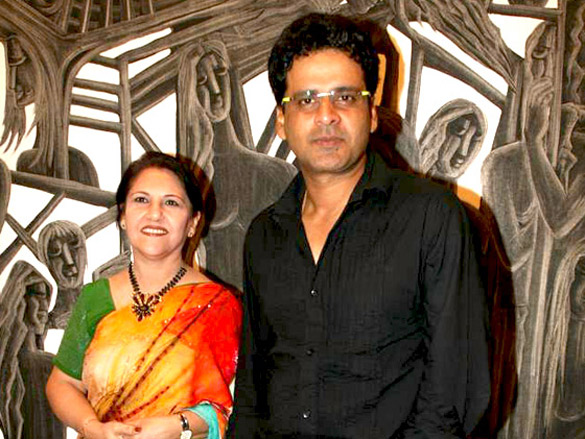 mahima and manoj bajpai grace poet and artist kiran chopras exhibition 4