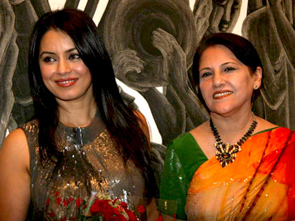 mahima and manoj bajpai grace poet and artist kiran chopras exhibition 6