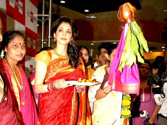 eesha koppikhar celebrates gudipadwa at 92 7 big fm 7