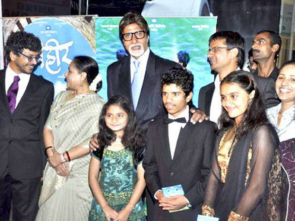 bachchan family at the premiere of marathi film vihir 4