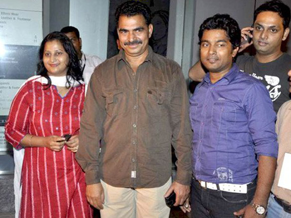 bachchan family at the premiere of marathi film vihir 8