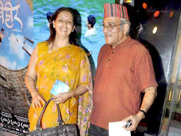 bachchan family at the premiere of marathi film vihir 11