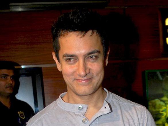 aamirraju and vidhu vinod chopra unveil 3 idiots first look 9