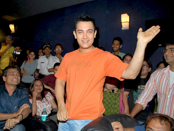 Aamir,Sharman and Madhavan unveil 3 Idiots first song