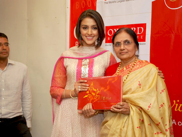 aarti chhabria unveils vivaha coffee table book 3