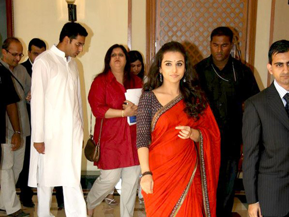 abhishek and vidya promote paa with bajaj allianz 7