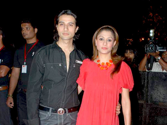 abhishekaishwaryakaransameera at a fashion tribute to kaifi azmi 27