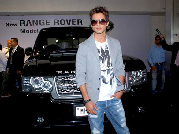 actor shahid kapoor at range rover event 4