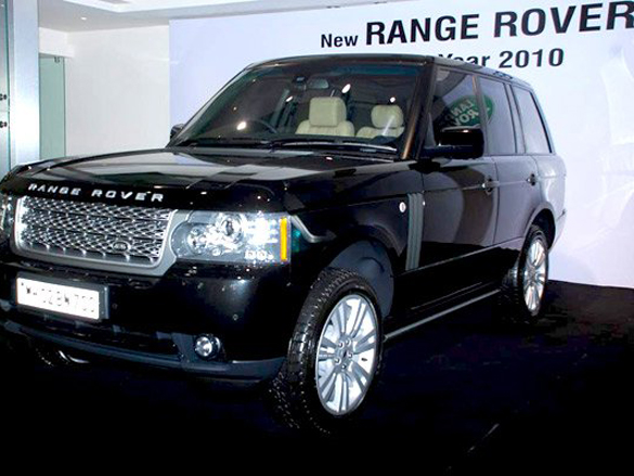 actor shahid kapoor at range rover event 12
