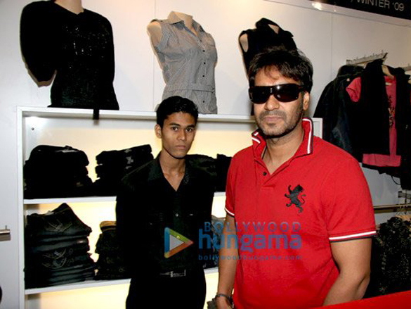 ajay devgan and mugdha godse promote all the best at the provogue store 11