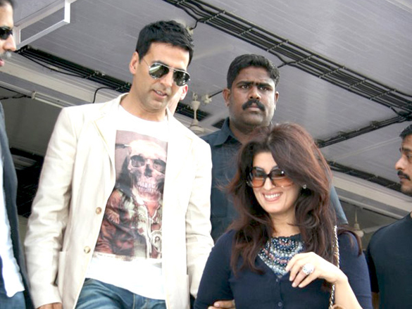 akshay and twinkle at turf club racing finale 12