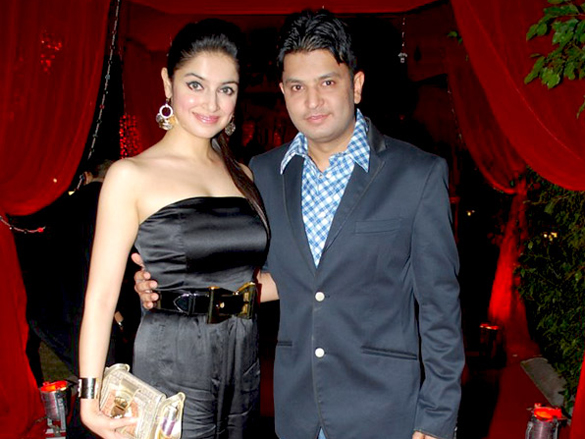 akshaykatrinaanil and sonam grace triumph lingerie show 34