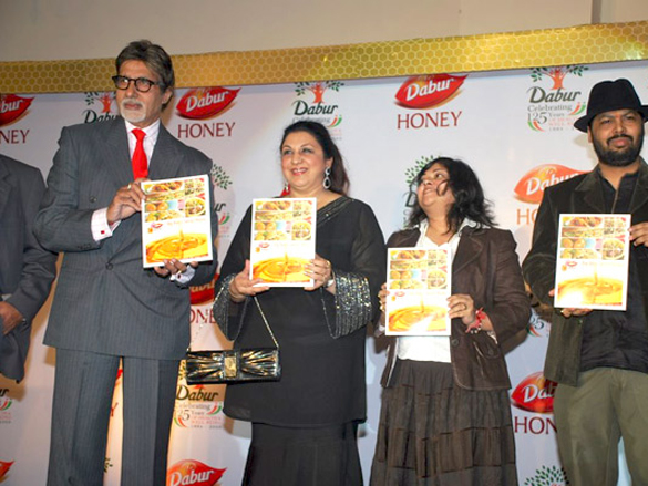 amitabh bachchan unveils dabur honey recipe book 2