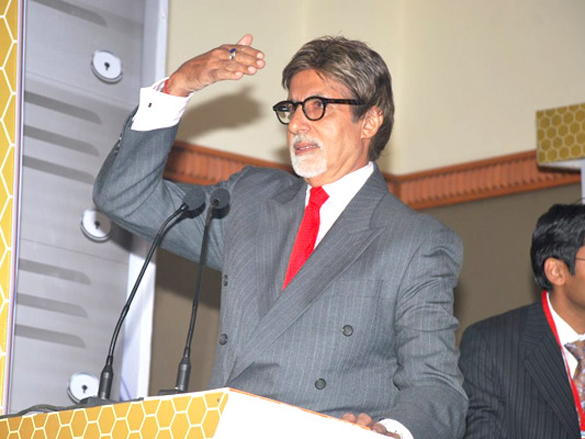 amitabh bachchan unveils dabur honey recipe book 7