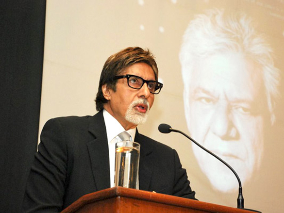 amitabh bachchan unveils om puris unlikely hero 3